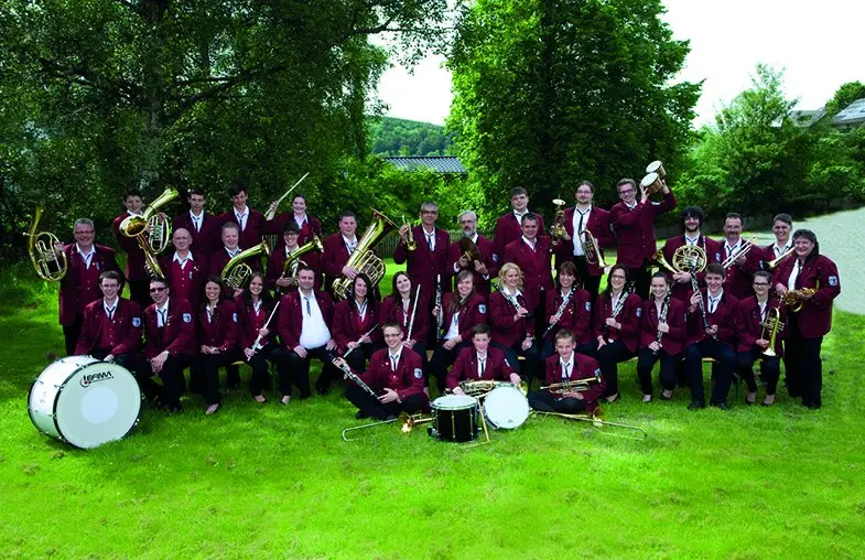 Gruppenfoto von der Blasmusikkapelle Negertalmusikanten.