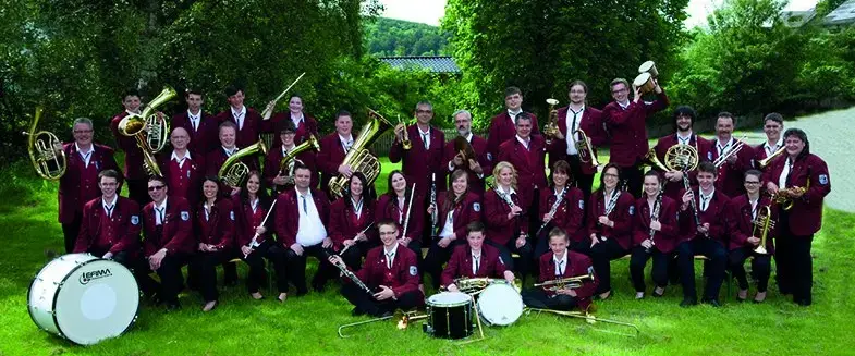 Gruppenfoto von der Blasmusikkapelle Negertalmusikanten.