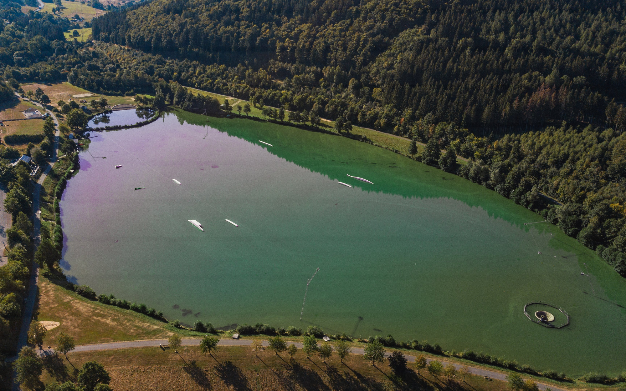 Drohnenaufnahme vom Hillebachsee in Niedersfeld.